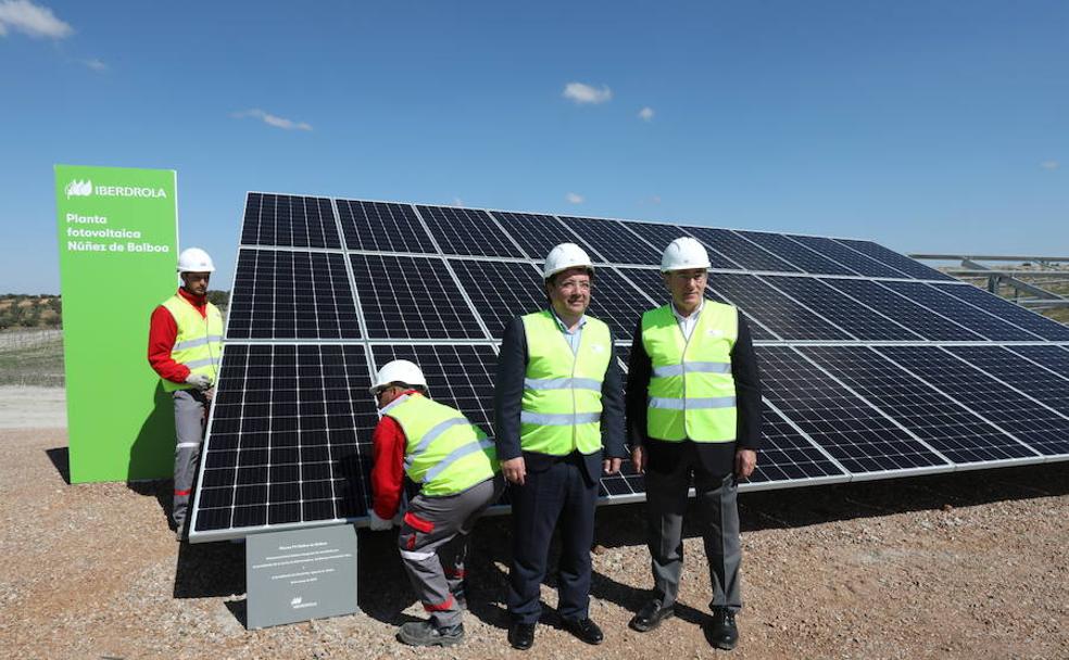 El sol ya brilla en la mayor fotovoltaica de Europa