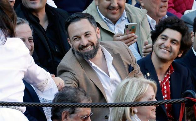 Abascal presume de unas listas en las que no habrá «progres ni comunistas»