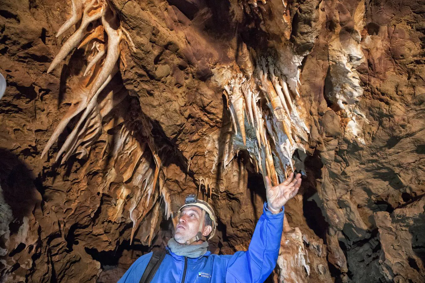 Visita a las cuevas en las obras de la Ronda Sureste de Cáceres