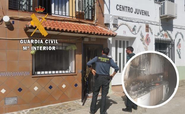 La Guardia Civil sofoca el incendio de una vivienda en Zarza de Granadilla