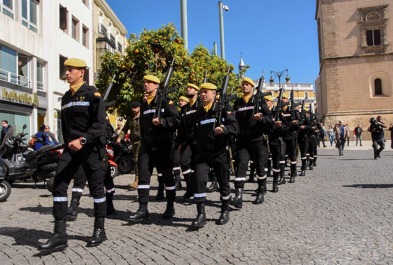 Los militares de la UME reciben el agradecimiento de Badajoz