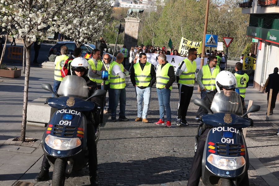 Más de 1.200 personas se concentran en Mérida contra la mina de uranio en la región