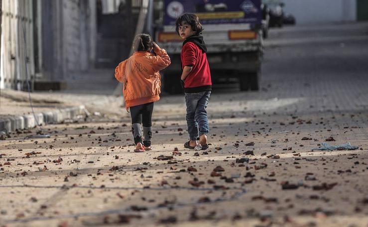 Israel restringe actividades cerca de Gaza tras lanzamiento de 30 cohetes