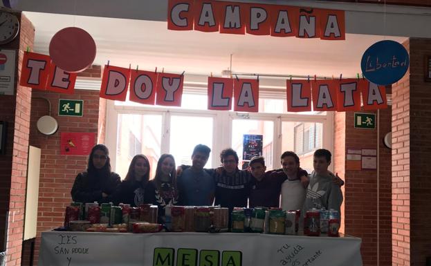 El IES San Roque recoge alimentos para el comedor social de Martín Cansado