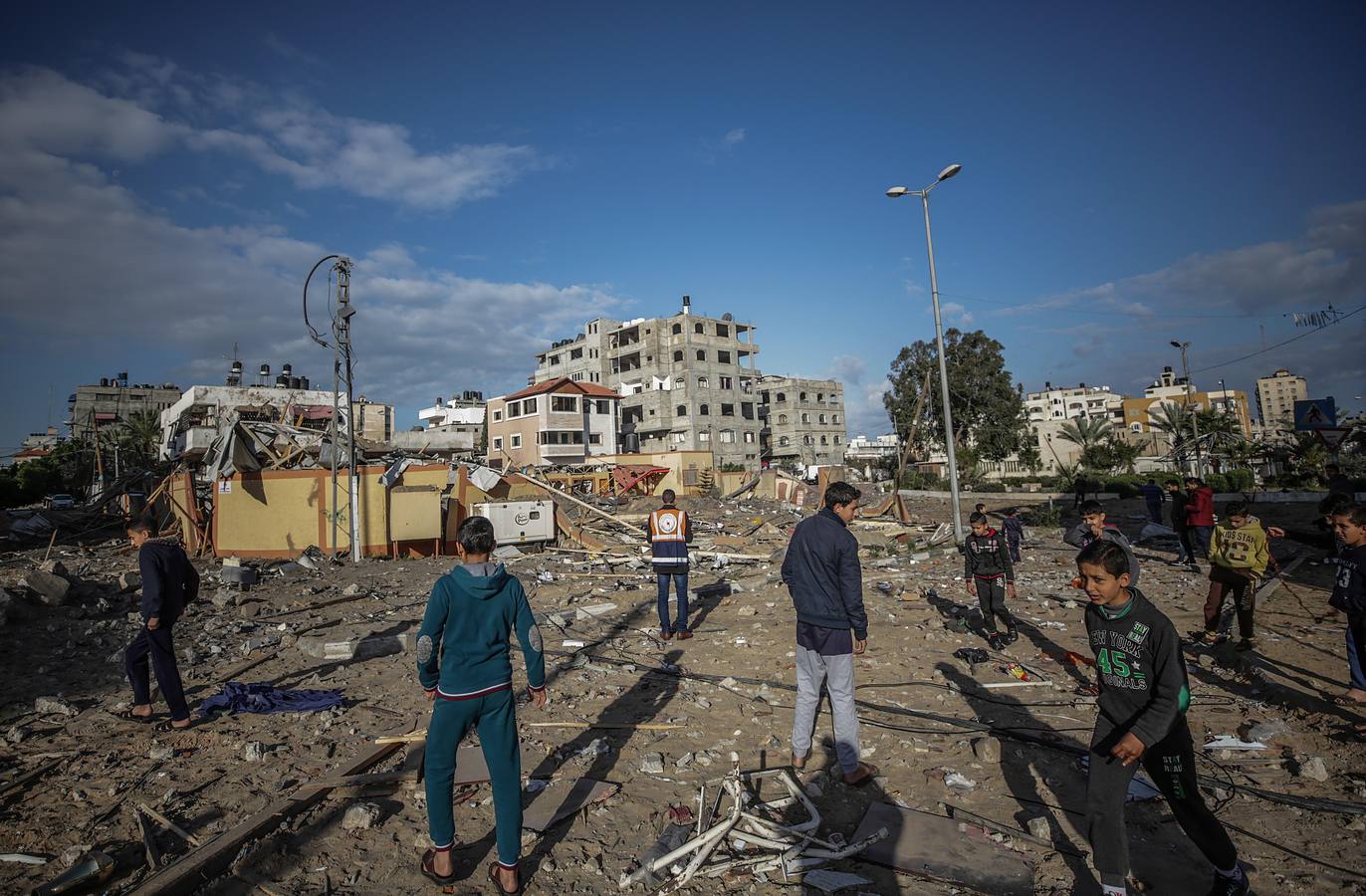 Israel restringe actividades cerca de Gaza tras lanzamiento de 30 cohetes