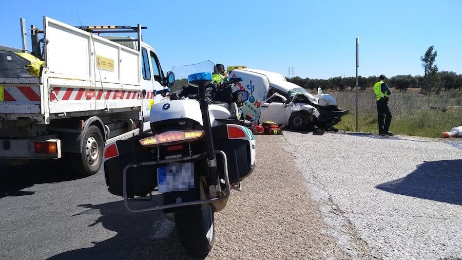 Dos heridos, uno de ellos muy grave, en un choque en la N-432, cerca de La Albuera