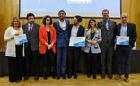El jurado y los ganadores de los premios EmprendedorXXI posan ayer en Badajoz. :: Casimiro Moreno/