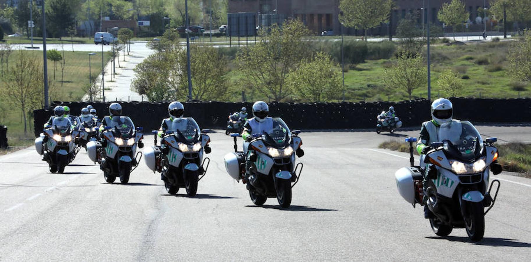 Los motoristas de la Guardia Civil se examinan para custodiar a Valverde
