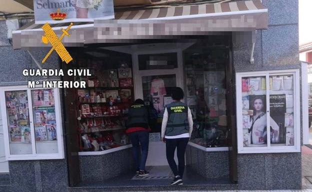 Detenidos dos vecinos de Ceclavín acusados de robar en una tienda de Moraleja