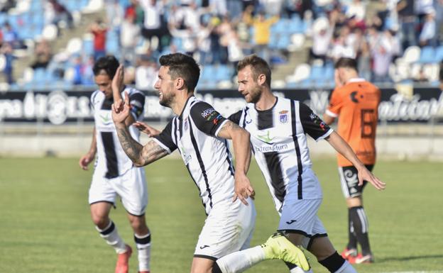 El Badajoz quiere el playoff