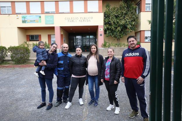 Padres del Pablo Neruda de Mérida piden que no se vayan dos docentes antes del final de curso