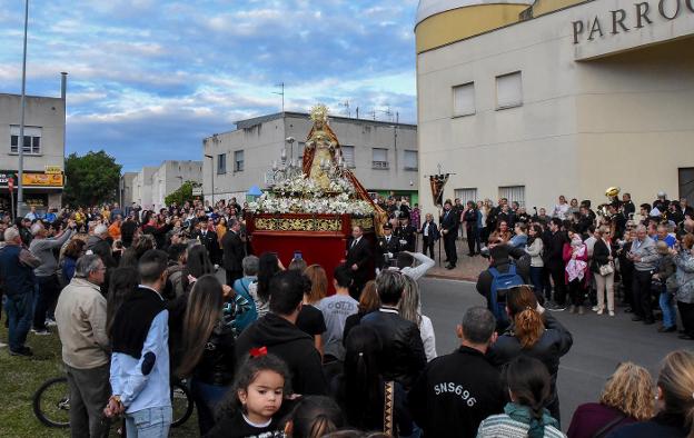El Cerro de Reyes se echa a la calle para seguir a su Virgen