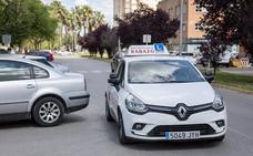 El número de nuevos conductores desciende a la mitad en una década