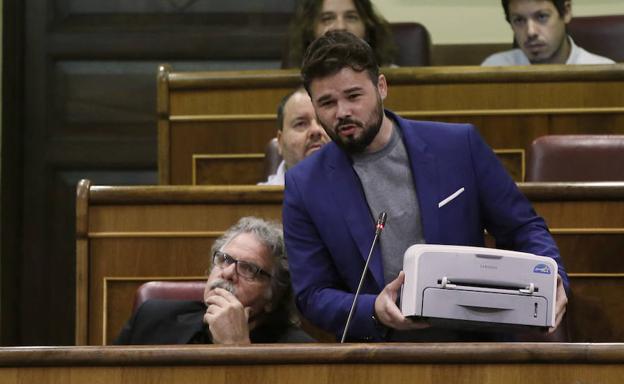 Rufián saca una impresora en el Congreso en un debate previo al 1-O./EFE