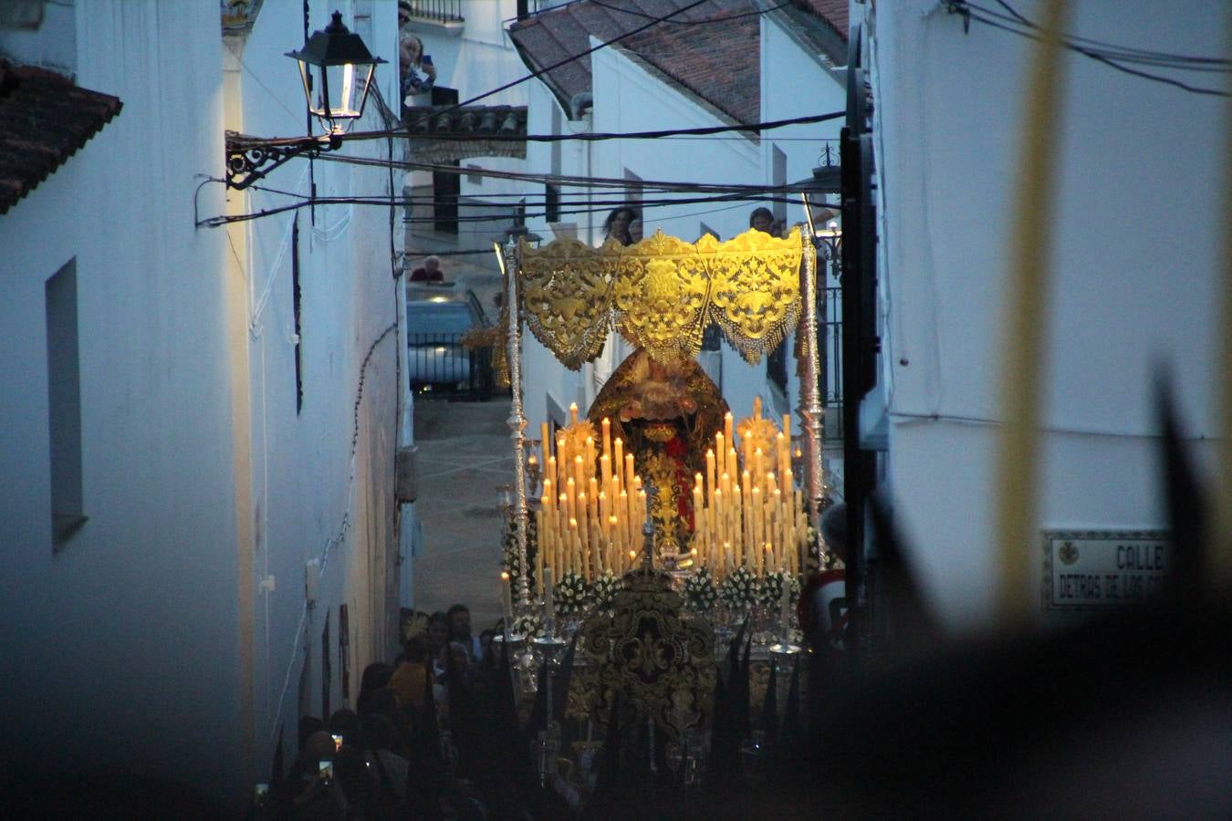 Jerez aclama con júbilo la llegada de 'La Borriquita'