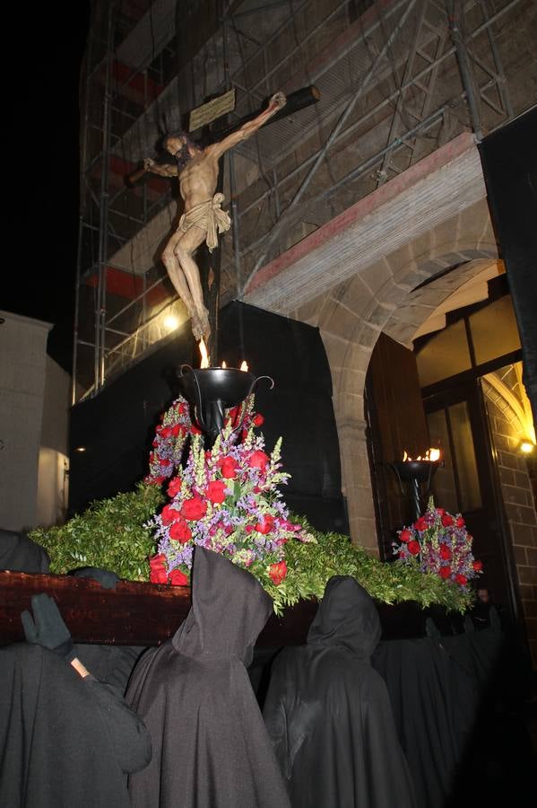 Jerez de los Caballeros se llena de cruces y penitencia