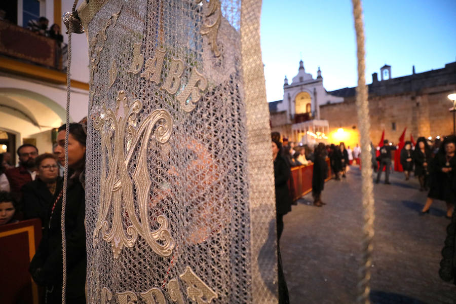 Imágenes del Lunes Santo en Mérida: Jesús de Medinaceli, Santísimo Cristo de las Injurias y Nuestra Señora del Rosario