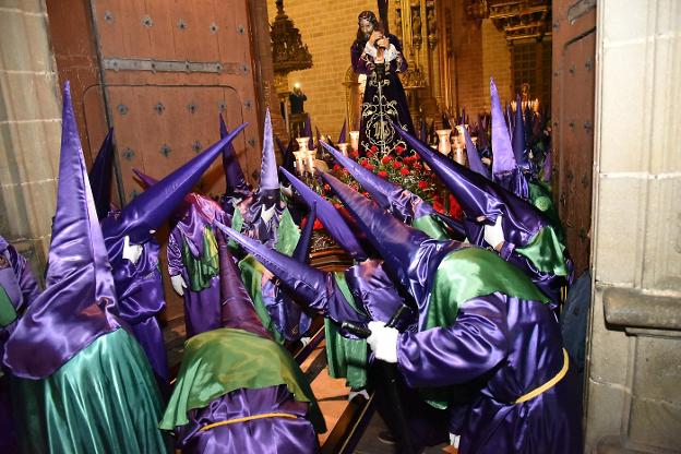 El silencio se impone hoy para recibir al Nazareno