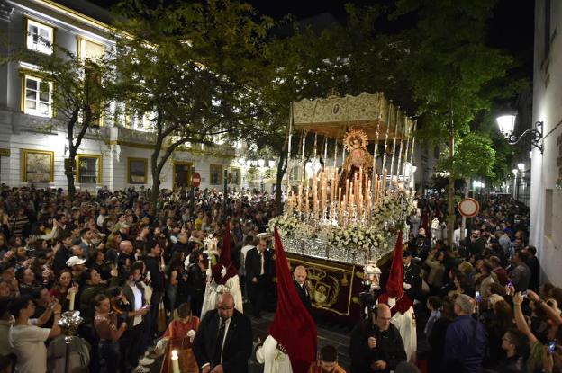 El fervor desborda el Martes Santo