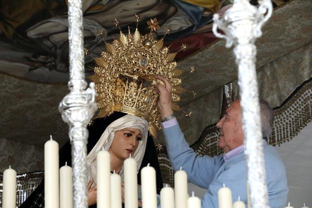 Las Tres Caídas por el Puente Romano y el Encuentro marcan el Miércoles Santo