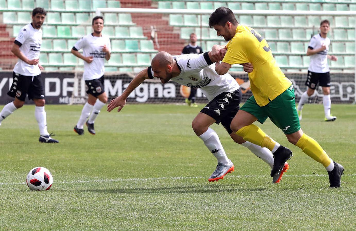 El partido del Mérida-Olivenza, en imágenes