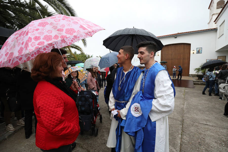 La lluvia pudo con las ganas de salir en procesión en Mérida