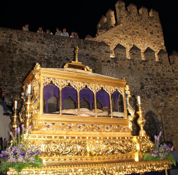 Jerez acoge la solemne procesión del Santo Entierro