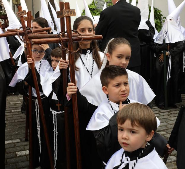 Un Jueves Santo de procesiones cortas en Mérida