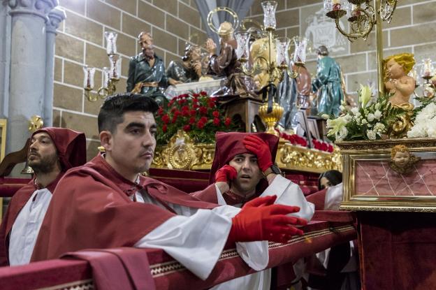 Un Jueves Santo marcado por la lluvia en Plasencia