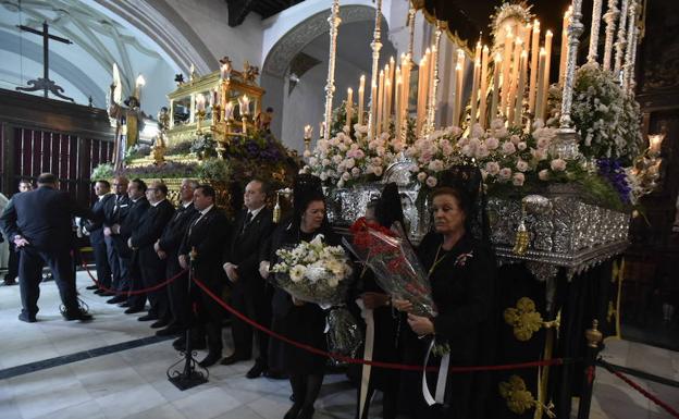 La lluvia impide que el Yacente recorra las calle de Badajoz