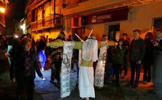 Los empalaos llevan una vez más el fervor y sacrificio a Valverde de la Vera