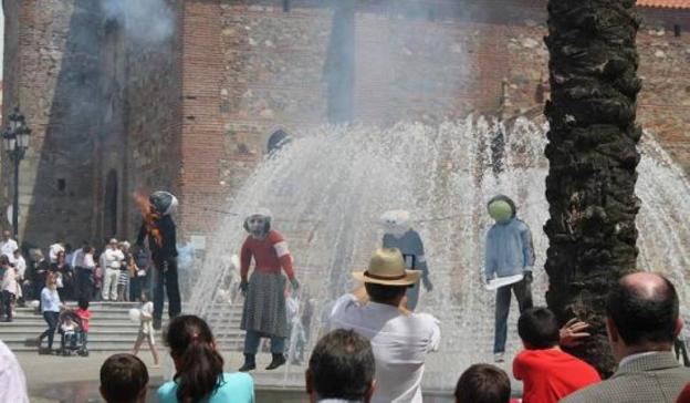 La quema de Judas del Domingo de Pascua cierra la semana de Pasión en Monesterio