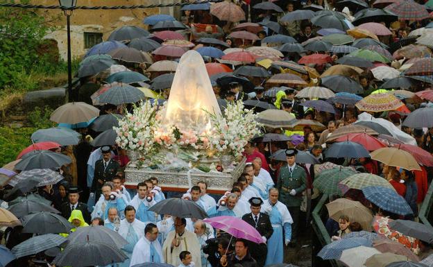 La patrona de Cáceres baja esta tarde pese a la previsión de mal tiempo