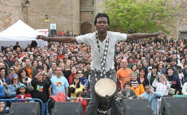 El Womad de Cáceres bucea en la cultura afroperuana a través de talleres
