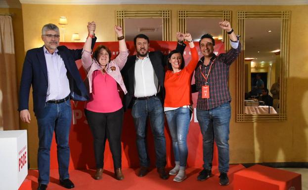 El PSOE valora el triunfo de la moderación y Monago culpa de la derrota a la división de la derecha