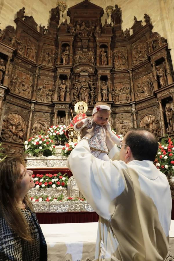 Se presentan a 170 niños ante la Virgen de la Montaña