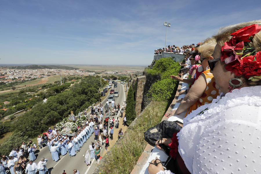 El buen tiempo acompaña a la Virgen de la Montaña
