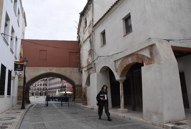 La Inmobiliaria Municipal De Badajoz Comprara Los Dos Casas Pegadas Al Arco Del Peso Hoy