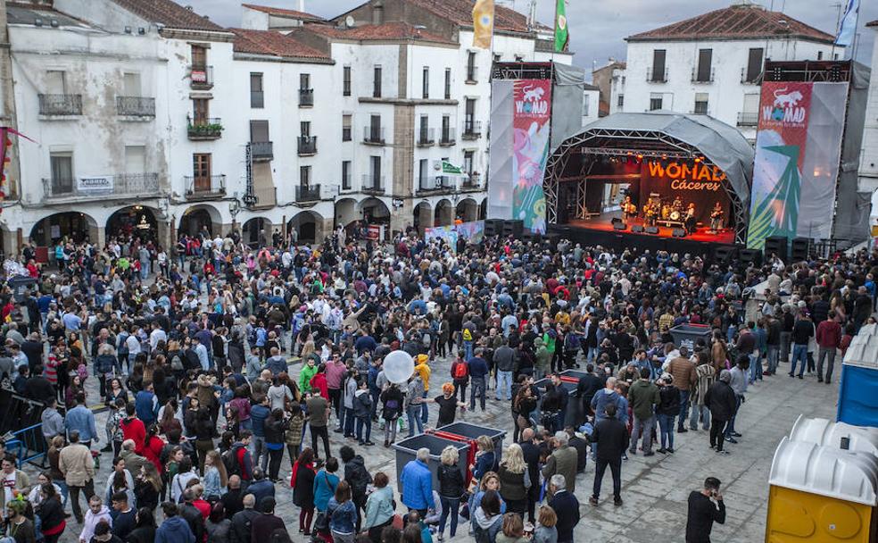 Cáceres da la bienvenida a un Womad que ya llena las calles