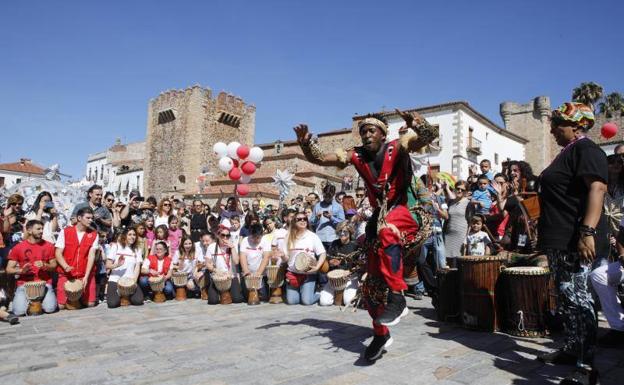 Womad despide una edición exitosa con un récord de 155.000 asistentes