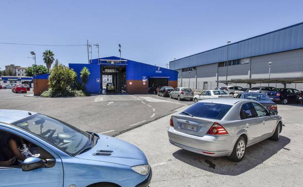 La Junta llevará a Badajoz una ITV móvil al retrasarse las citas tres meses