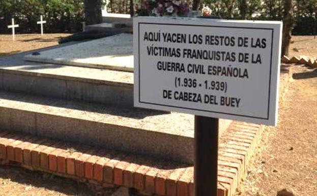 Cabeza del Buey no cambiará el cartel sobre las víctimas franquistas de su cementerio