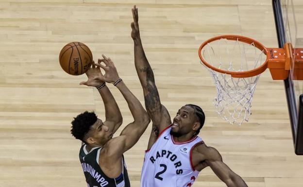 Los Raptors doblegan a los Bucks tras dos prórrogas