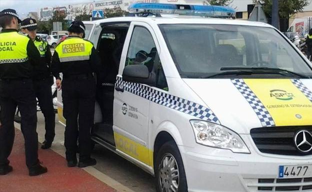 Investigado un conductor en Talavera la Real que triplicaba la tasa de alcoholemia y golpeó a otro coche