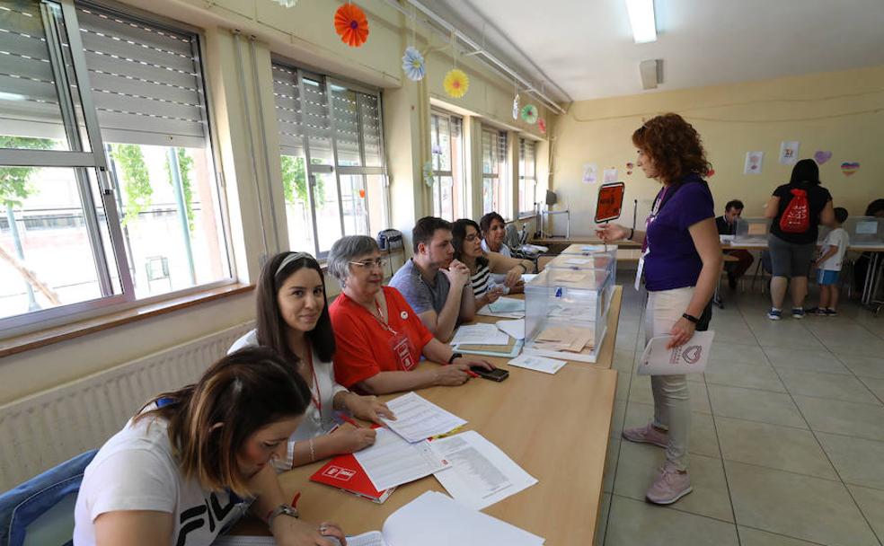 Los candidatos de Mérida, los más madrugadores en votar en la ciudad