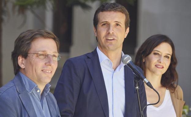 Casado resiste tras sumar el bloque de la derecha en Madrid