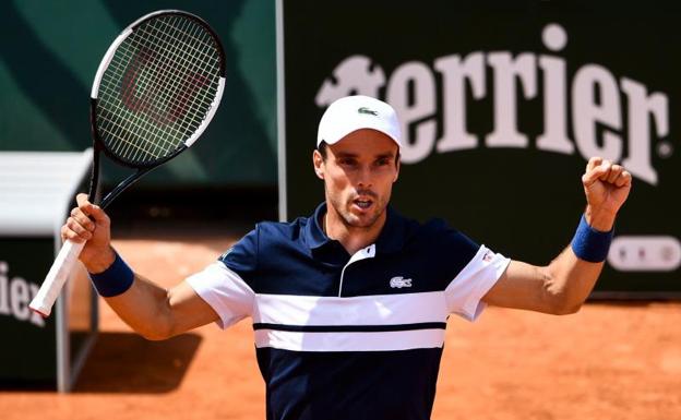 Bautista y Verdasco siguen su tradición en Roland Garros