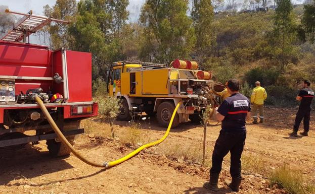 Estabilizados los incendios de Cabeza del Buey y Peñalsordo