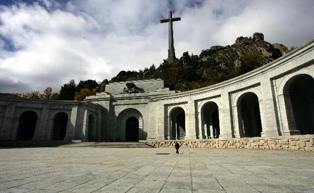 El Tribunal Supremo decide mañana si paraliza la exhumación de Franco