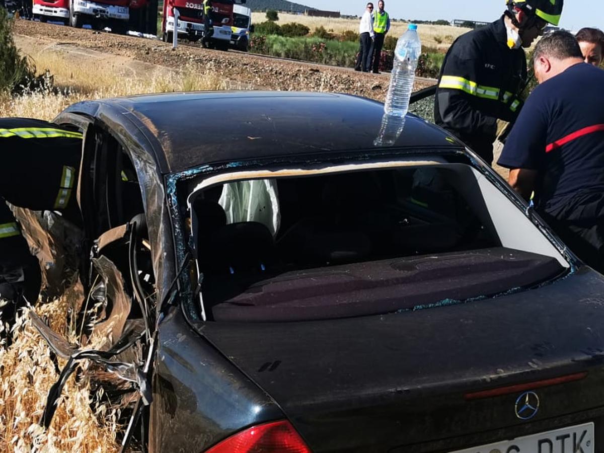Cuatro heridos en el choque de un camión y un turismo en la Autovía de la Plata